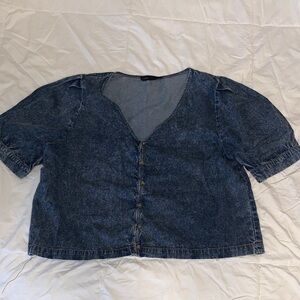 NWOT Jane and Delancey Dark Denim Cropped V Neck Button-Front Top w/ Puff Sleeve